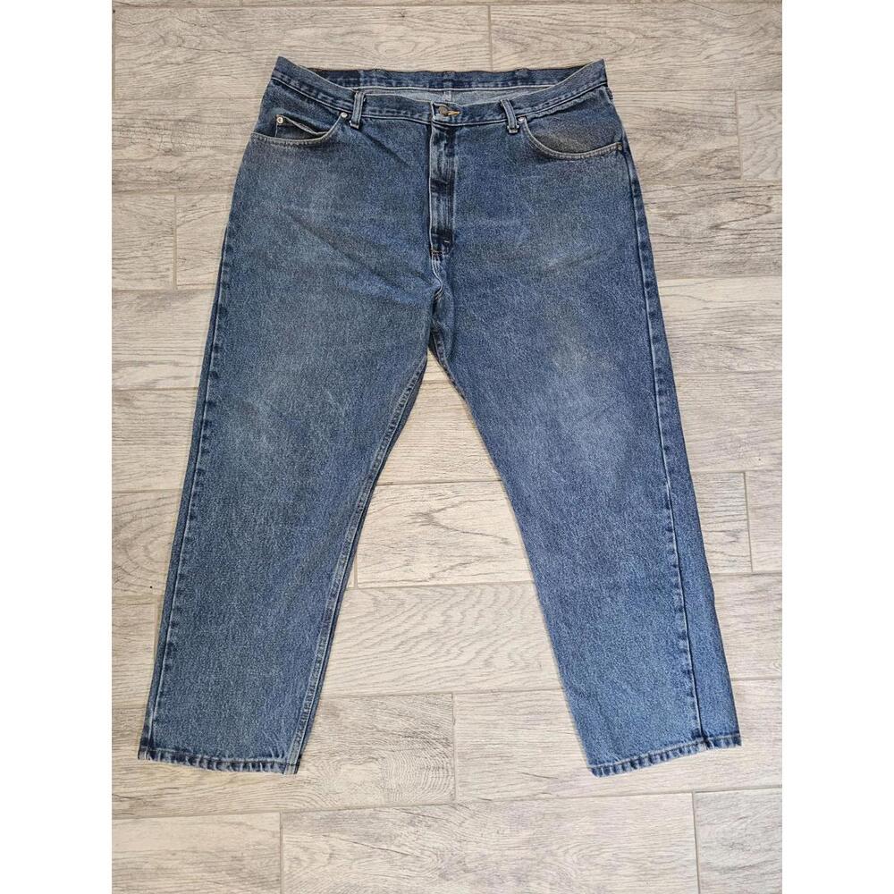 Men's Wrangler Denim Jeans Pants Size 42x30 Relaxed Fit Blue Distressed Straight